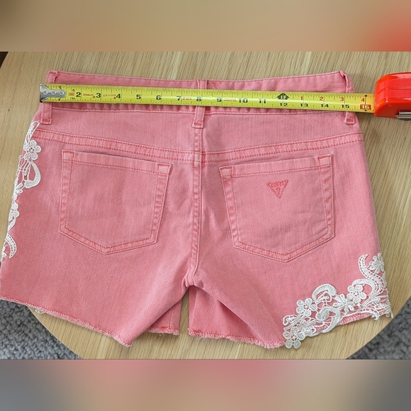 NWT GUESS Womens (Size 26) Peach Jean Shorts With Off-White Lace/Crochet Trim - Picture 15 of 16